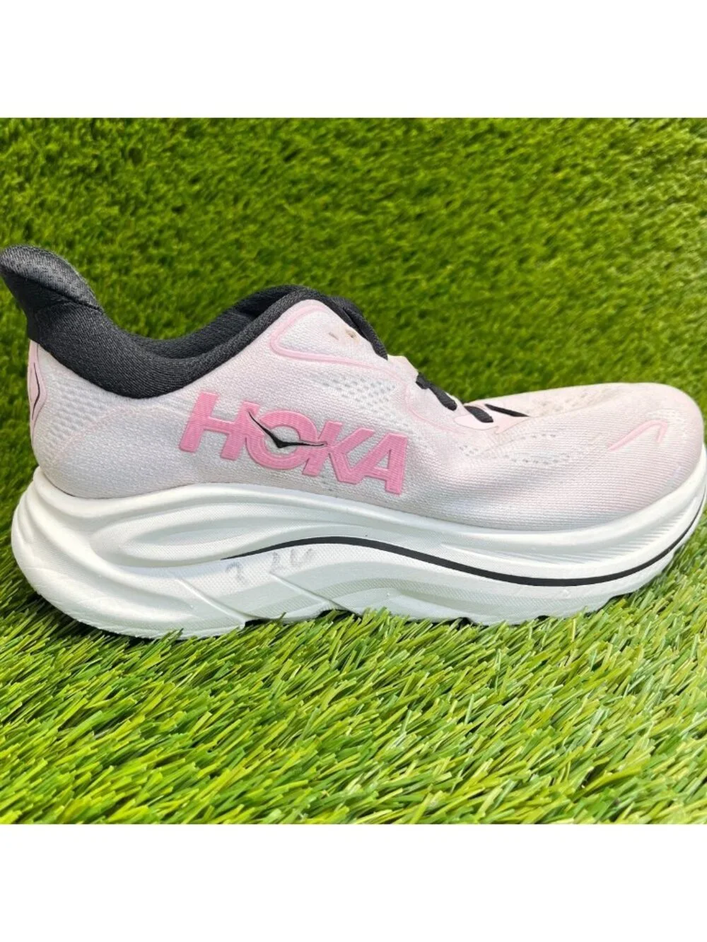 Hoka One One Clifton 10 Womens Size 7.5D Pink Athletic Running Shoes Sneakers
